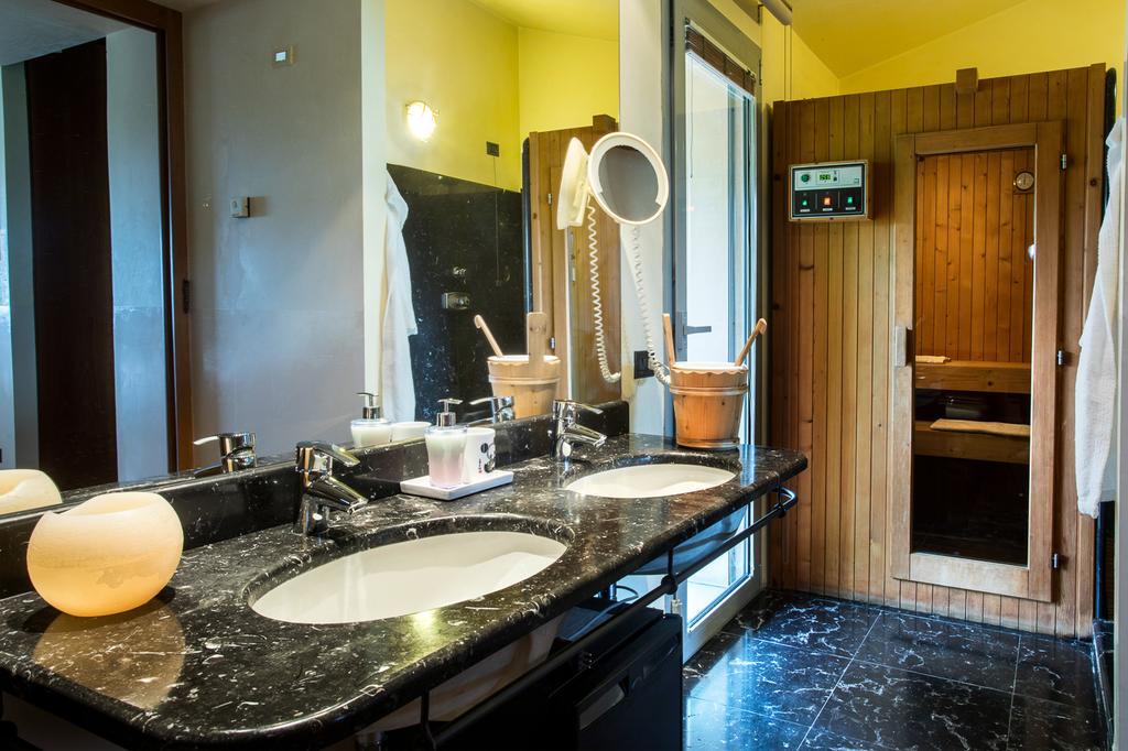 B&B Villa Adriano Desenzano del Garda Exteriör bild