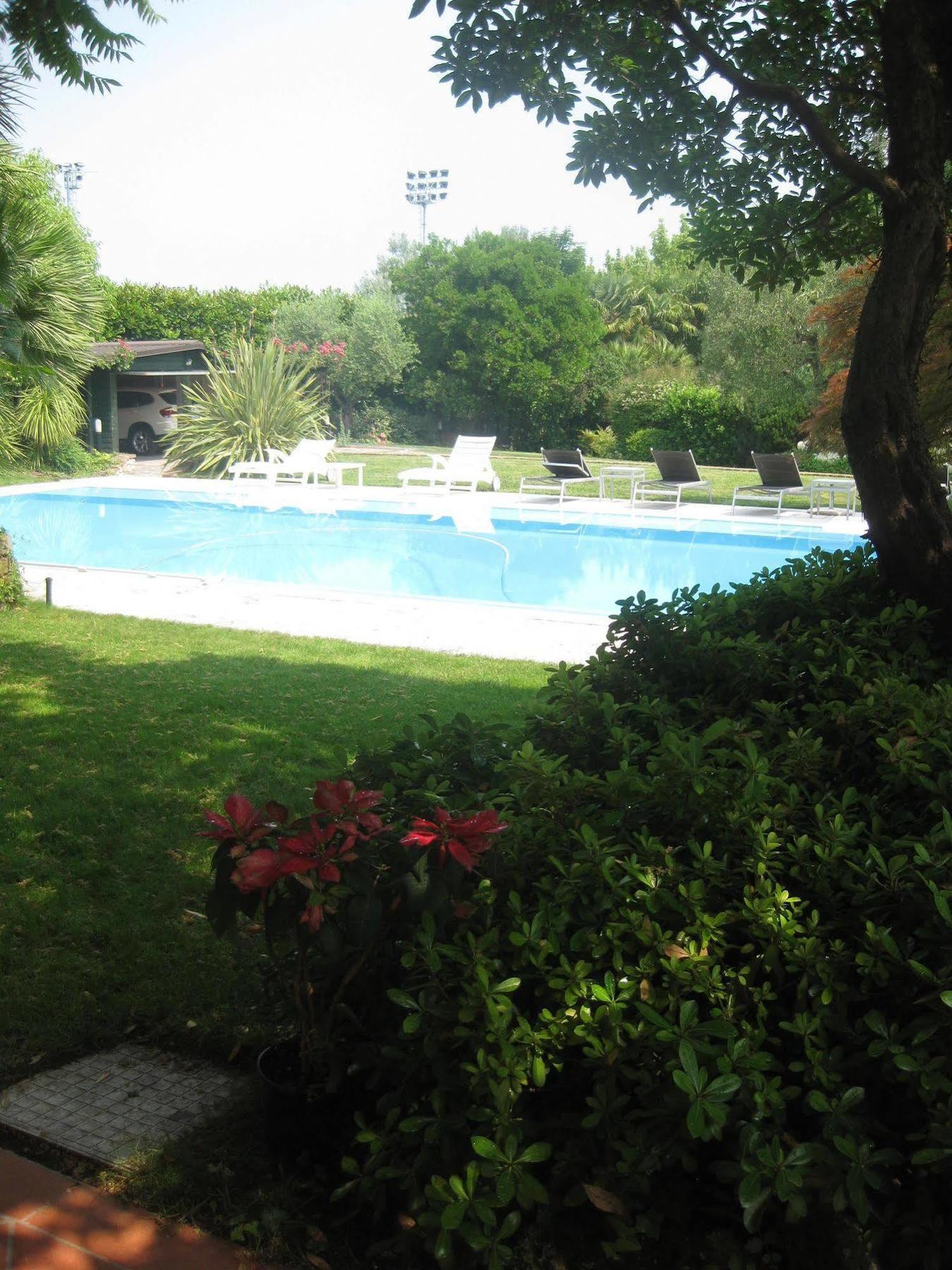 B&B Villa Adriano Desenzano del Garda Exteriör bild