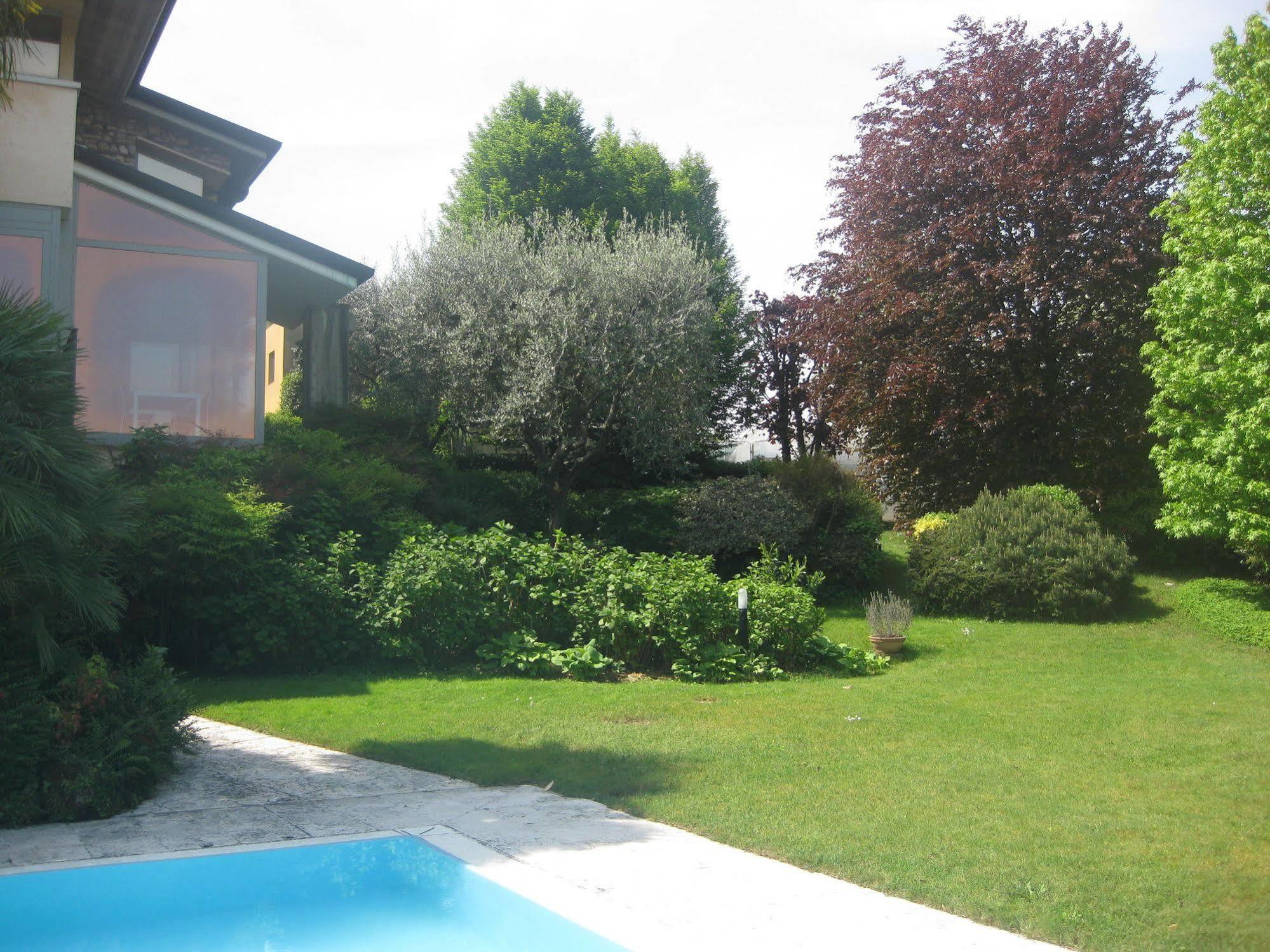 B&B Villa Adriano Desenzano del Garda Exteriör bild